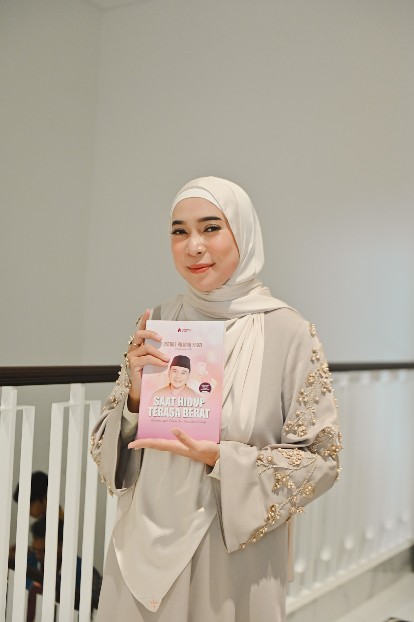 Fitri Tropica buku Saat Hidup Terasa Berat