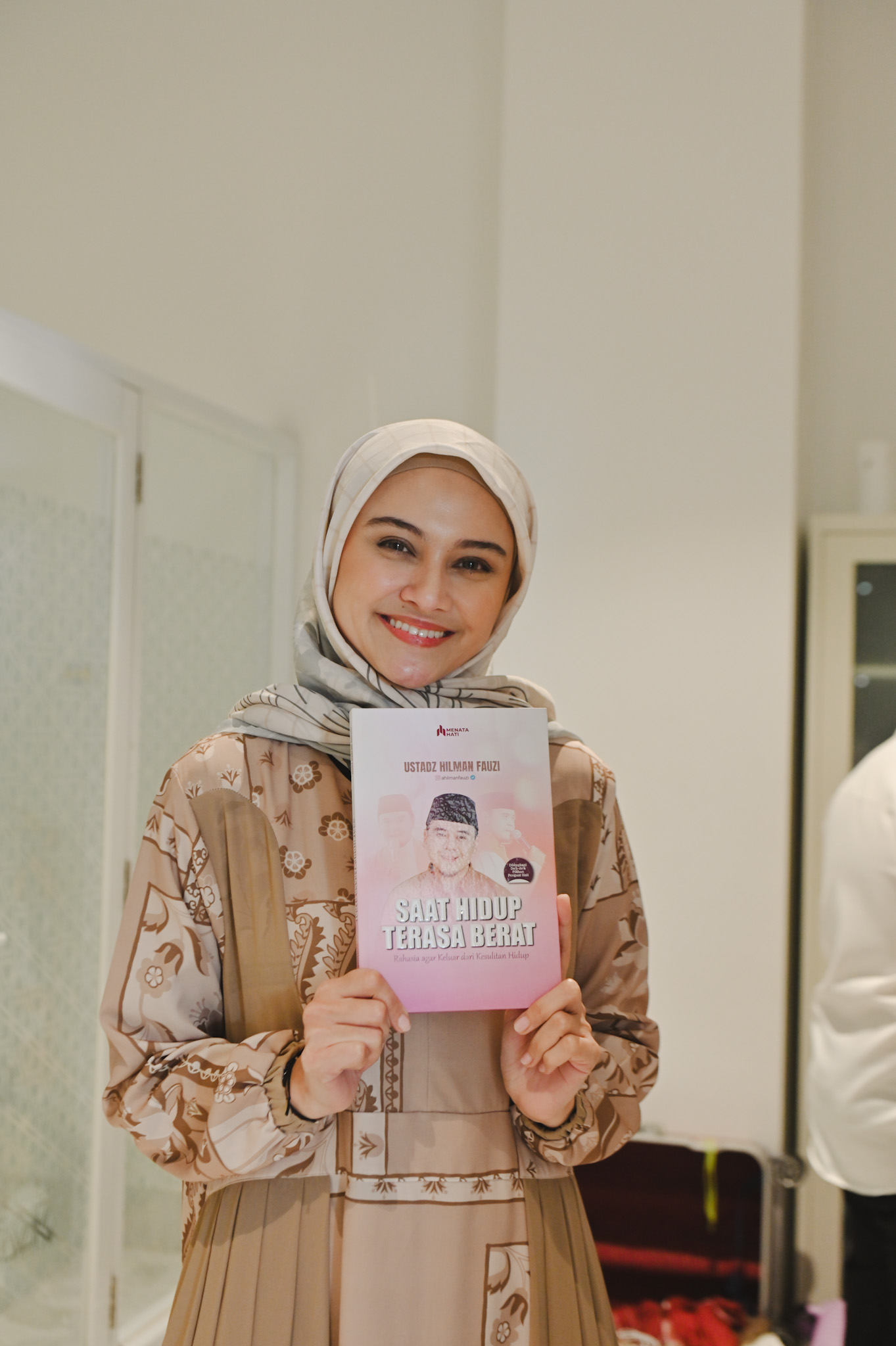 ZeezeeShahab buku Saat Hidup Terasa Berat